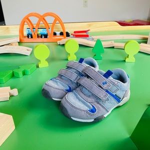 Stride Rite Size 7 Toddler Gray shoes